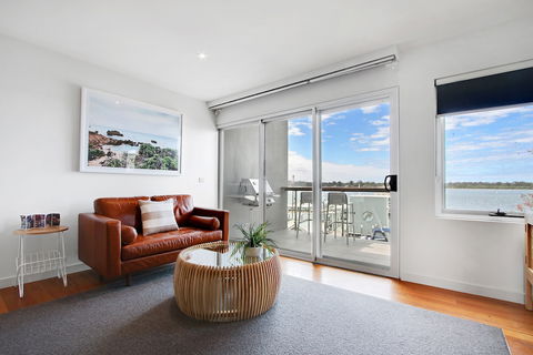 5 Knots Metung - Holiday Adelaide 4