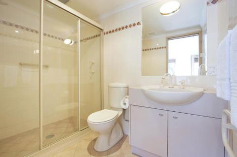 Lhotsky Apartments - Holiday Adelaide 2