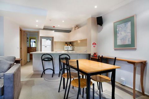Lhotsky Apartments - Holiday Adelaide 1