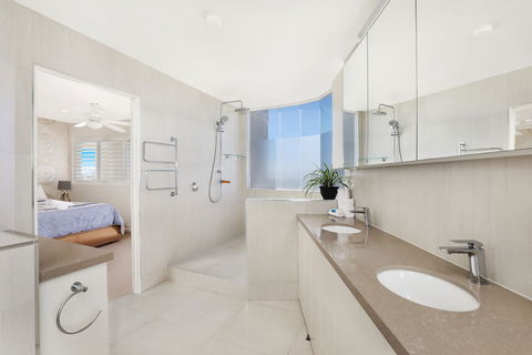 Beachside Resort - Kawana Waters - Holiday Adelaide 6