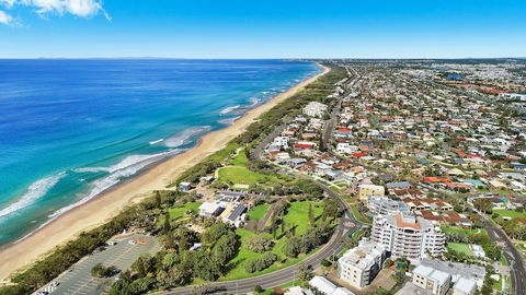 Beachside Resort - Kawana Waters - Holiday Adelaide 1