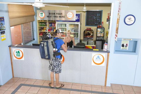 Coffs Harbour YHA Hostel / Backpackers - Holiday Adelaide 7