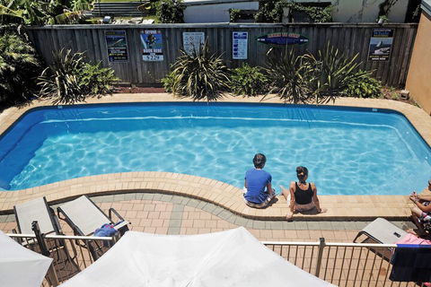 Coffs Harbour YHA Hostel / Backpackers - Holiday Adelaide 2