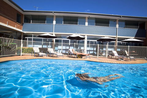 Coffs Harbour YHA Hostel / Backpackers - Holiday Adelaide 4