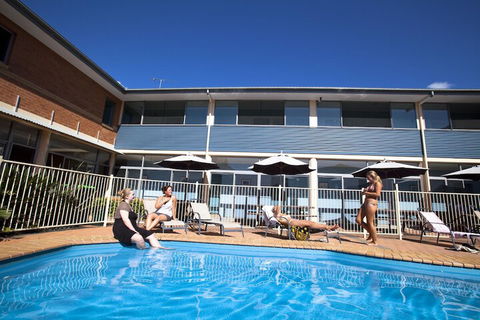 Coffs Harbour YHA Hostel / Backpackers - Holiday Adelaide 5