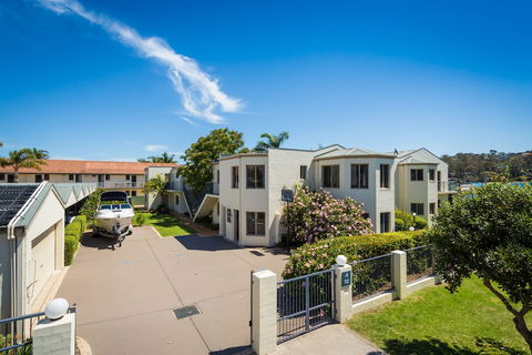 Sails Luxury Apartments Merimbula - Holiday Adelaide 0