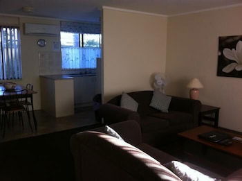 Telopea Court - Holiday Adelaide 0