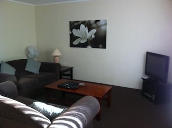 Telopea Court - Holiday Adelaide 5