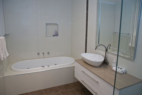 Yarra Glen Racecourse Apartments - Holiday Adelaide 4