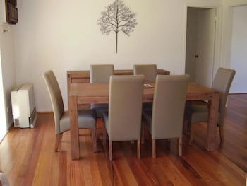 Yarra Glen Racecourse Apartments - Holiday Adelaide 3