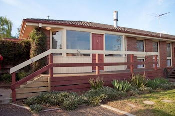 Yarra Glen Racecourse Apartments - Holiday Adelaide 0