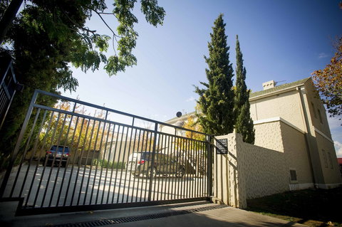 Globe Apartments - Holiday Adelaide 1