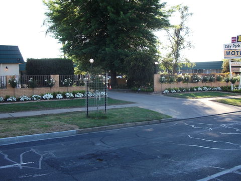 City Park Motel & Apartments - Holiday Adelaide 0