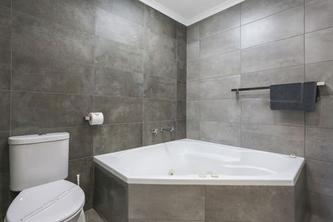 Crown Apartments - Holiday Adelaide 5