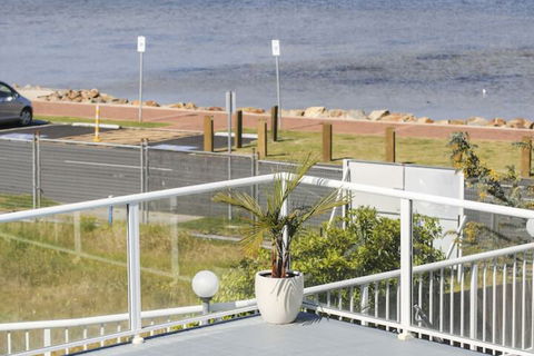 Crown Apartments - Holiday Adelaide 1