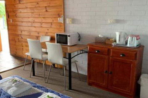Stratford Motel - Holiday Adelaide 1