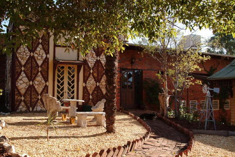 Diamond House Heritage Restaurant & Motor Inn - Holiday Adelaide 4