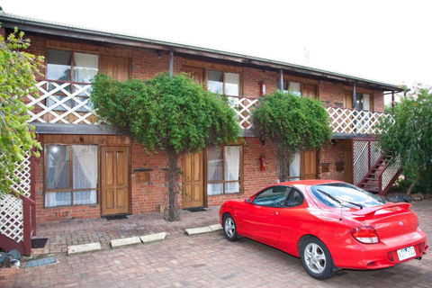 Diamond House Heritage Restaurant & Motor Inn - Holiday Adelaide 1
