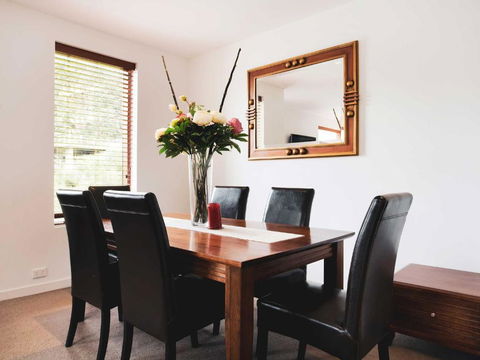 Elevation Apartments - Holiday Adelaide 2