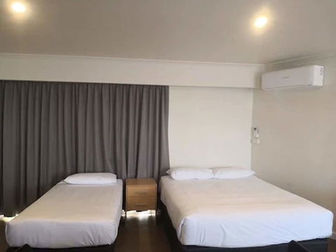 Dandenong Motel - Holiday Adelaide 0