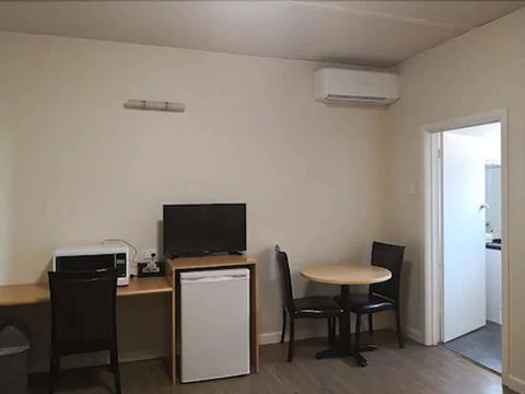 Dandenong Motel - Holiday Adelaide 1
