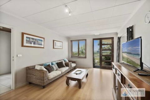 McAuleys Beach House - Holiday Adelaide 0