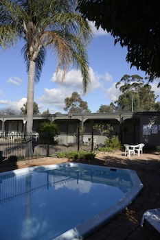 The Hermitage Motel - Holiday Adelaide 1