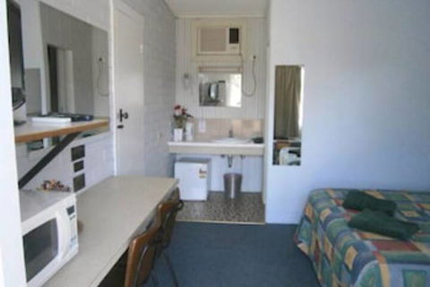 Nhill Holiday Inn - Holiday Adelaide 2