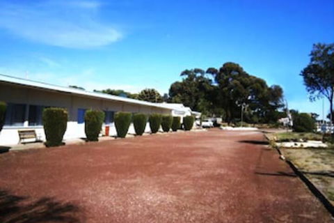 Nhill Holiday Inn - Holiday Adelaide 7