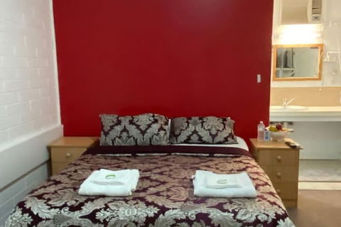 Nhill Holiday Inn - Holiday Adelaide 6