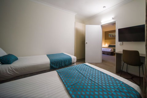 Hamiltonâ€™s Queanbeyan Motel - Holiday Adelaide 5