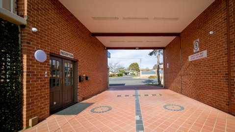 Hamiltonâ€™s Queanbeyan Motel - Holiday Adelaide 2