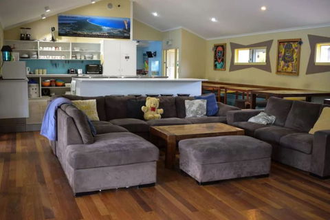 Flashpackers Hervey Bay Hostel - Holiday Adelaide 2
