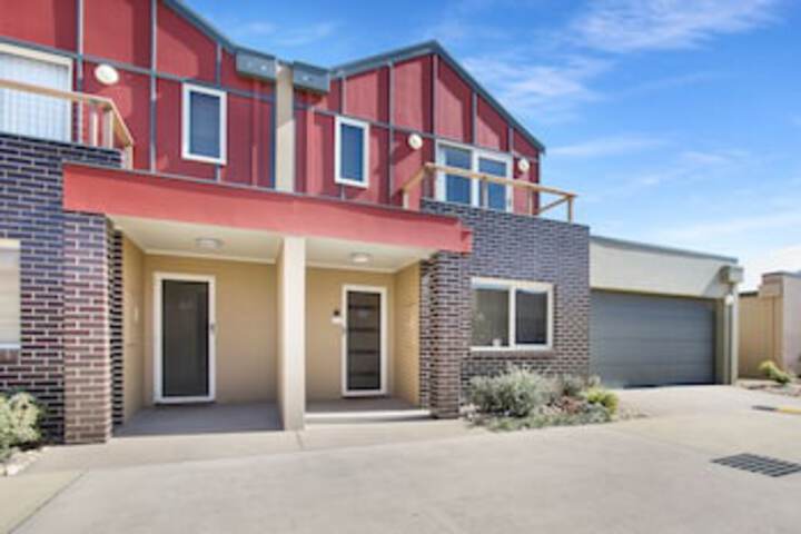 Manorina VIC Holiday Adelaide
