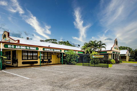 Tropical Lodge - Holiday Adelaide 4