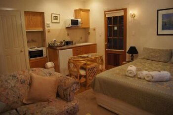 Chalets Lumineux - Holiday Adelaide 1