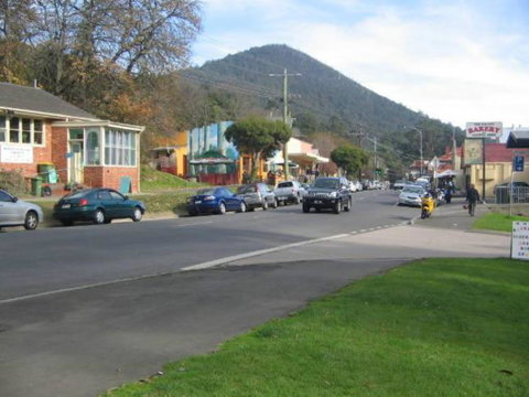 Warburton Holiday House - Holiday Adelaide 2