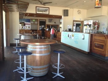 Port Lincoln Pier Hotel - Holiday Adelaide 4