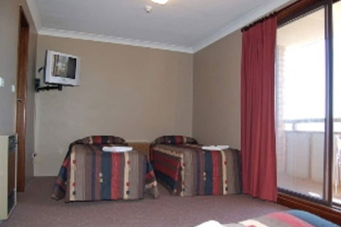 Southern Cross Motor Inn - Holiday Adelaide 3