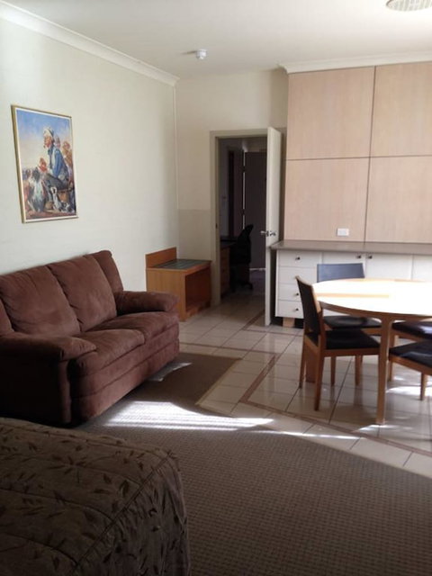 Francis Phillip Motor Inn - Holiday Adelaide 4