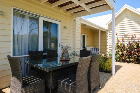 Seaside Spa Retreat - Holiday Adelaide 3