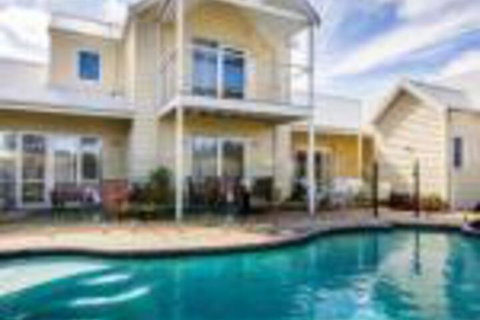Seaside Spa Retreat - Holiday Adelaide 0