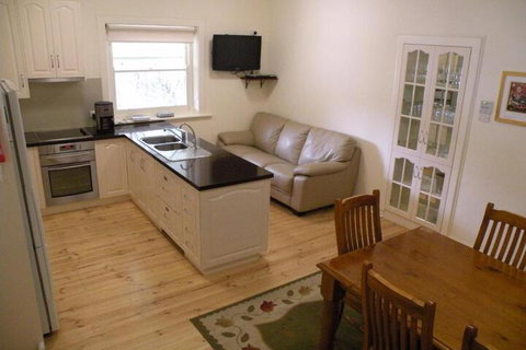 MacDonnell House Naracoorte - Holiday Adelaide 7