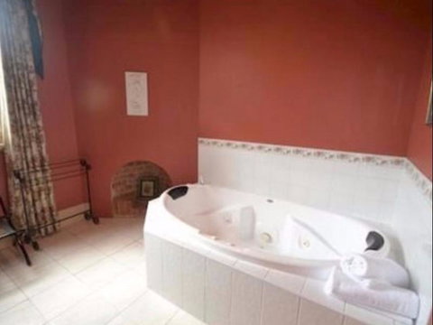 Bordello Hotel Bar & Spa - Holiday Adelaide 1