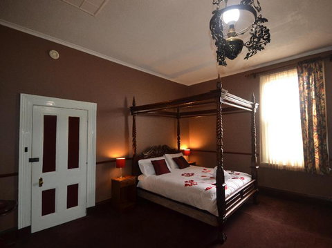 Bordello Hotel Bar & Spa - Holiday Adelaide 4