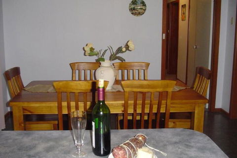 Catania Cottage & Farmhouse - Holiday Adelaide 5