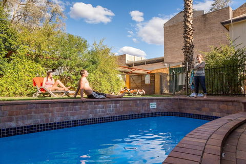 Alice Springs YHA - Hostel - Holiday Adelaide 2