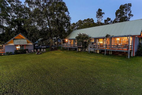Vineyard Hill - Holiday Adelaide 1