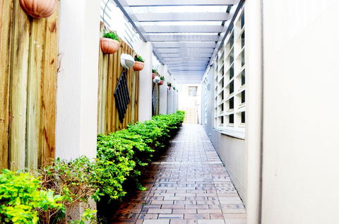 Spring Hill Mews Apartments - Holiday Adelaide 1