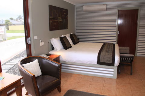 Bairnsdale Motel - Holiday Adelaide 0